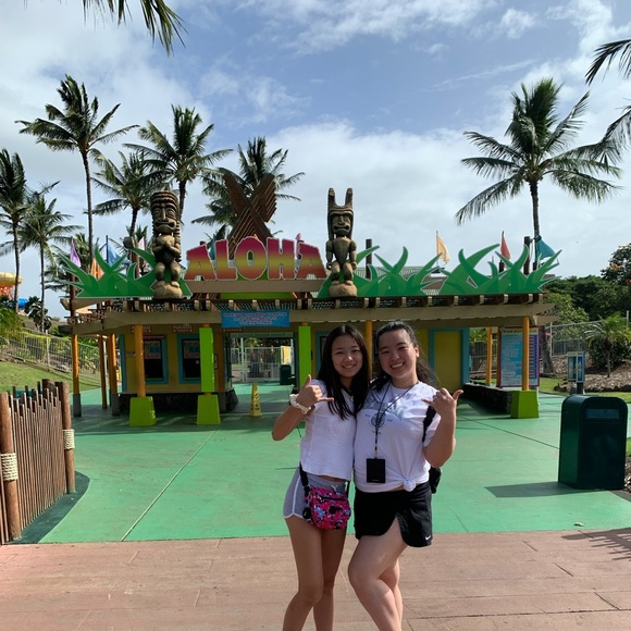 Hey, thanks for stopping by my closet! I’m Cristel - Picture 1 of 1